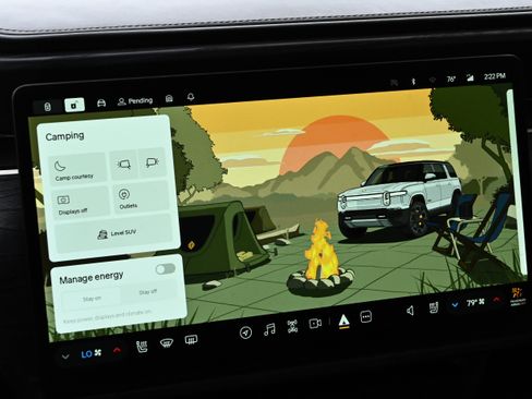 Used 2024 Rivian R1S Adventure image 34