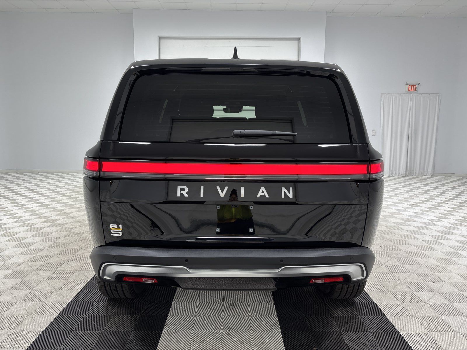 Used 2023 Rivian R1S Adventure Quad AWD/4WD image 4