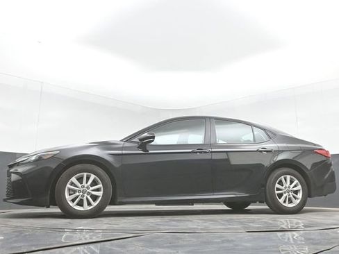 Used 2025 Toyota Camry LE FWD image 30