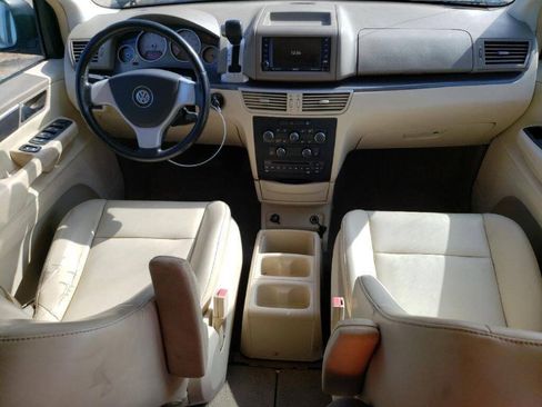 Used 2010 Volkswagen Routan SE FWD image 9