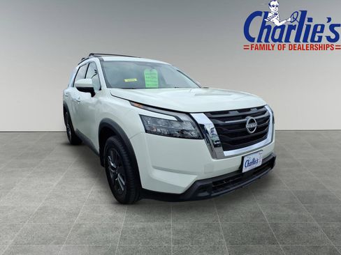Used 2023 Nissan Pathfinder SV w/ SV Black Package AWD/4WD image 3