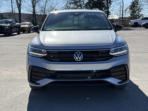 Used 2023 Volkswagen Tiguan SE R-Line image 8