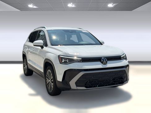 Used 2025 Volkswagen Taos SE FWD image 29