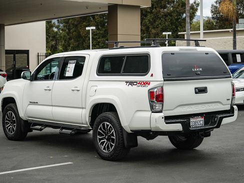 Used 2021 Toyota Tacoma TRD Sport w/ Technology Package AWD/4WD image 4