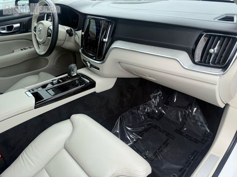 Used 2024 Volvo S60 T8 Ultimate w/ Climate Package image 28