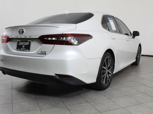 Used 2021 Toyota Camry XLE w/ Navigation Upgrade Package image 6