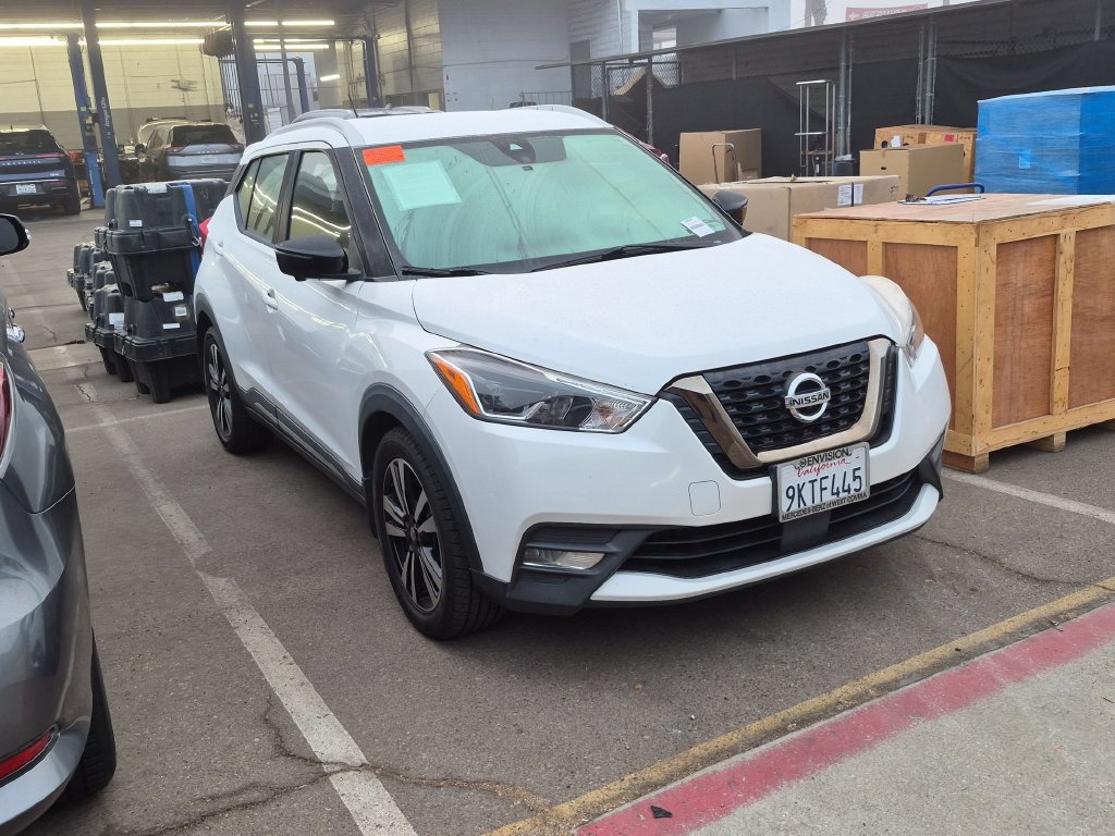 Used 2020 Nissan Kicks SR w/ SR Premium Package FWD image 2