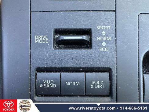 Used 2023 Toyota Highlander XLE AWD/4WD image 32