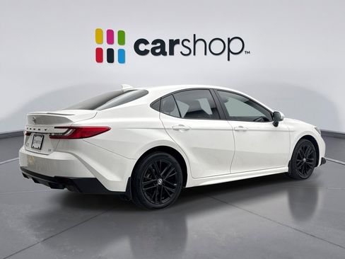 Used 2025 Toyota Camry SE w/ Convenience Package image 5