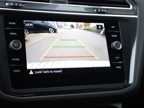 Used 2023 Volkswagen Tiguan SE image 25