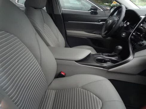 Used 2023 Toyota Camry SE FWD image 9