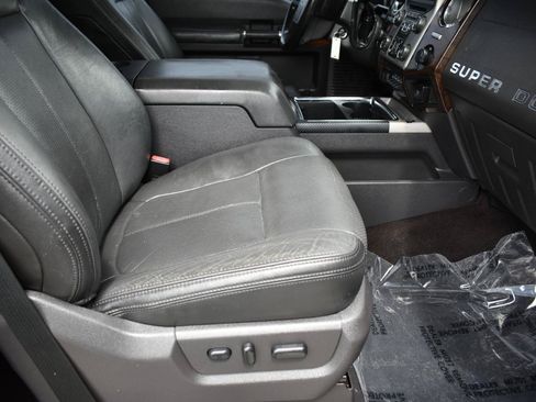 Used 2015 Ford F250 Platinum w/ FX4 Off-Road Package AWD/4WD image 30