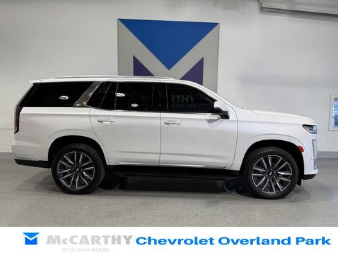 Used 2021 Cadillac Escalade Premium Luxury AWD/4WD image 4