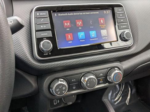 Certified 2025 Nissan Kicks Play S image 19