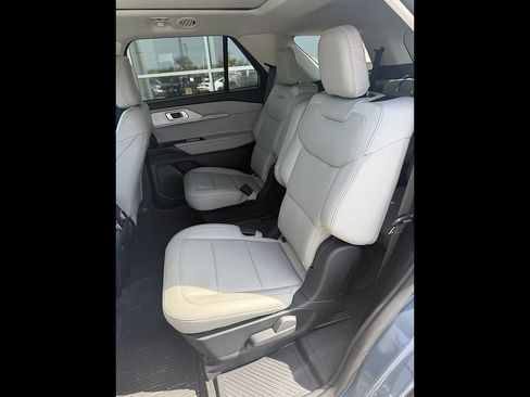 Used 2025 Ford Explorer Active w/ Active Comfort Package AWD/4WD image 15