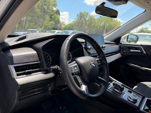 Used 2023 Mitsubishi Outlander SE FWD image 33