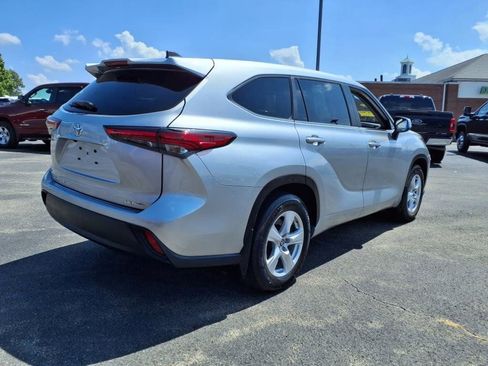 Used 2023 Toyota Highlander LE image 4