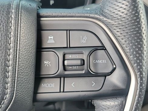 Used 2025 Toyota Tundra Limited AWD/4WD image 6