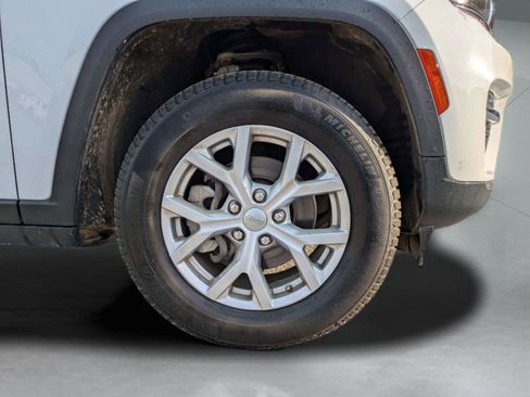 Used 2022 Jeep Grand Cherokee Limited image 12