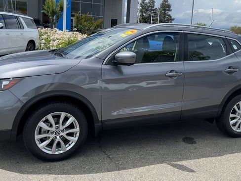 Used 2022 Nissan Rogue Sport SV w/ Technology Package AWD/4WD image 3