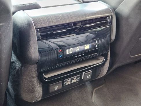 Certified 2024 Jeep Wagoneer L Series II RWD image 30