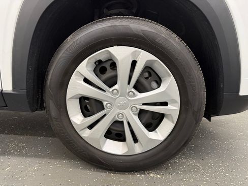 Used 2024 Chevrolet Trax LS w/ Driver Confidence Package FWD image 21