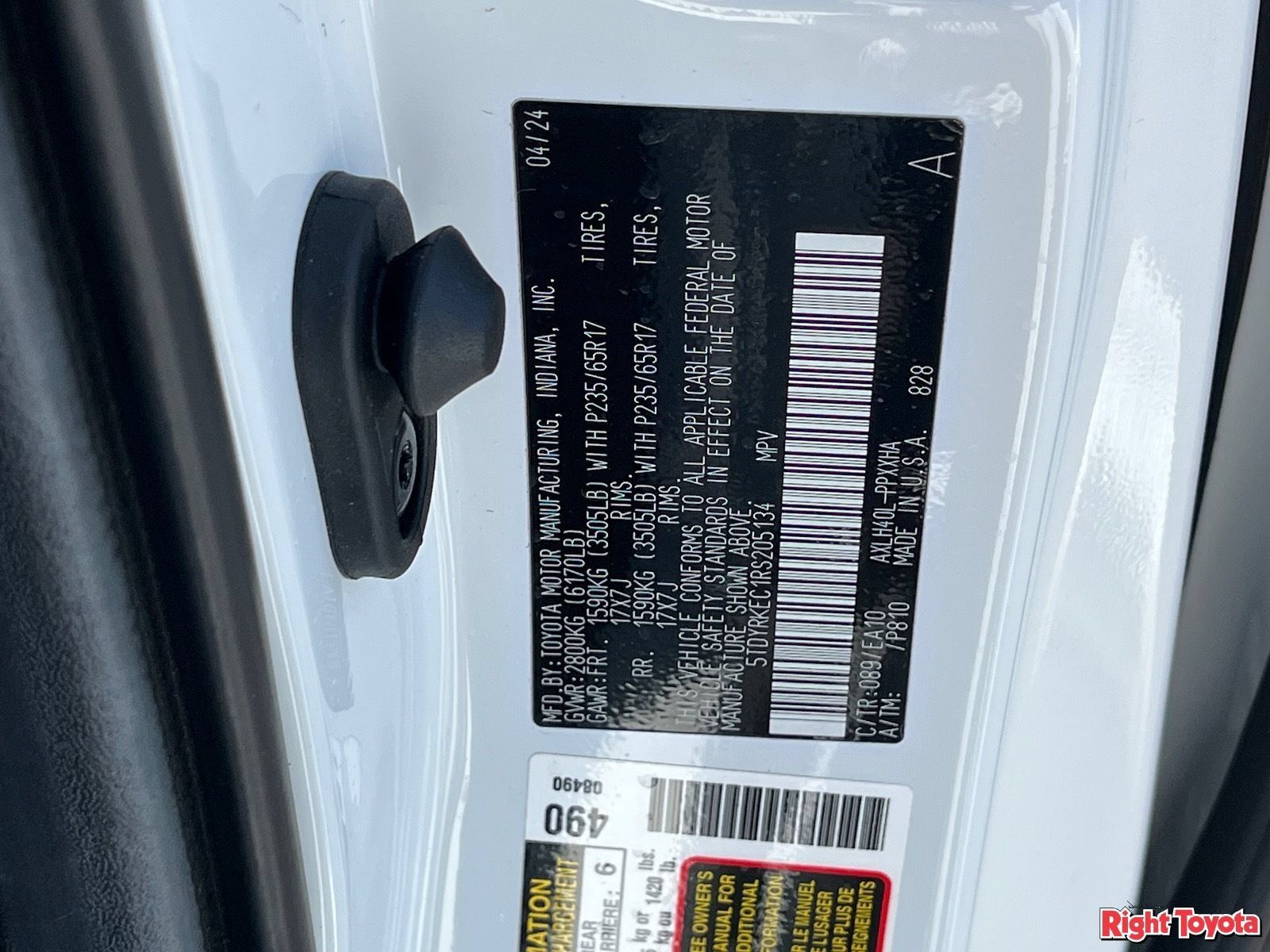 Certified 2024 Toyota Sienna XLE FWD image 34