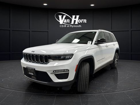 Used 2022 Jeep Grand Cherokee Limited AWD/4WD image 3