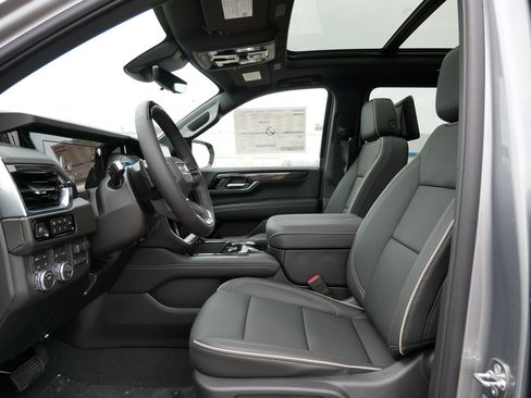 New 2026 GMC Yukon XL Elevation w/ Elevation Premium Package AWD/4WD image 11