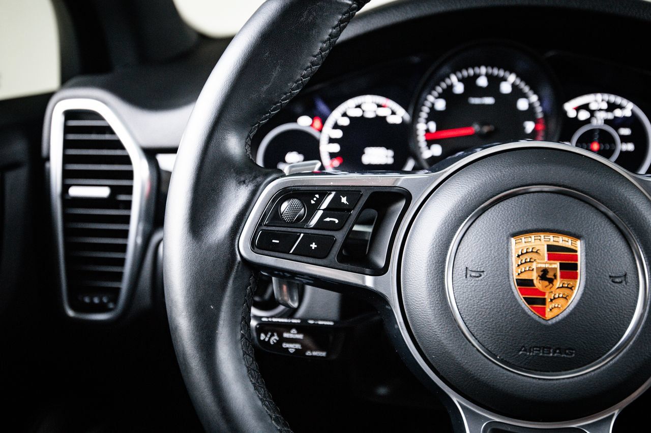 Certified 2023 Porsche Cayenne AWD/4WD image 17