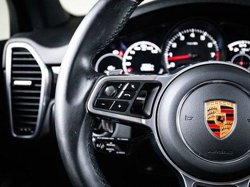 Certified 2023 Porsche Cayenne AWD/4WD image 17