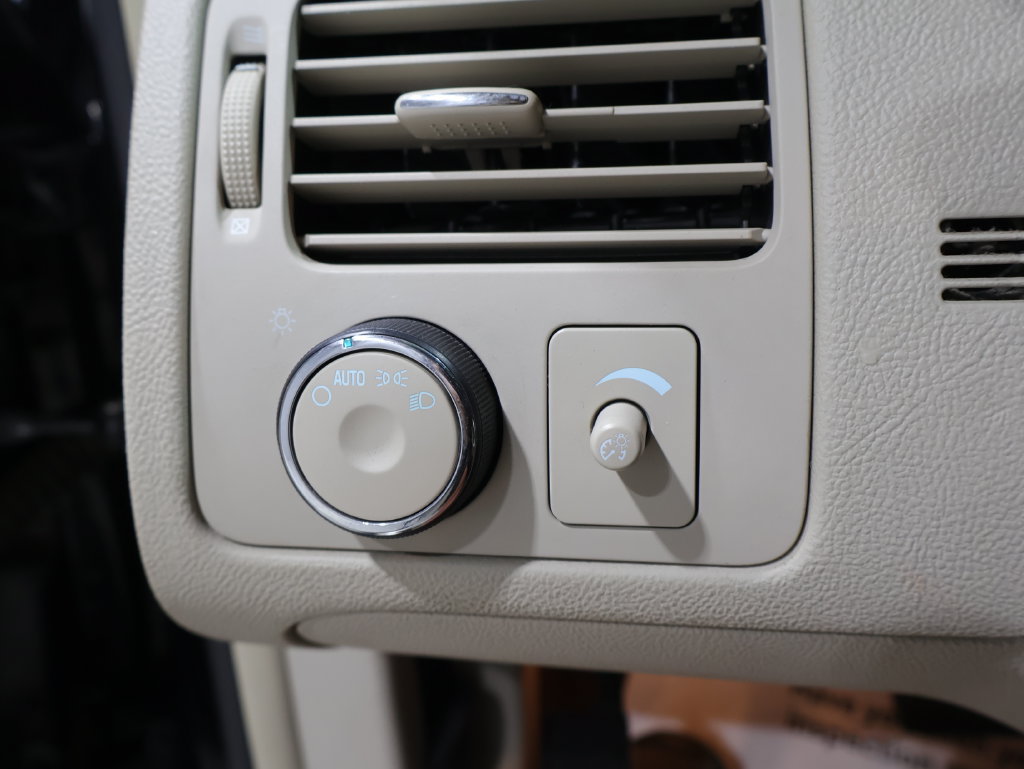 Used 2007 Buick Lucerne CXL w/ Luxury Package FWD image 27