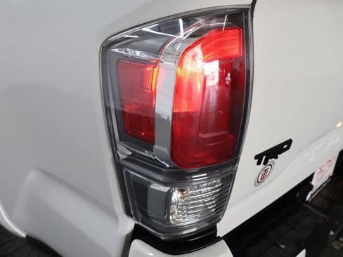 Used 2019 Toyota Tacoma TRD Sport AWD/4WD image 27