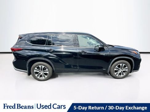 Used 2021 Toyota Highlander XLE AWD/4WD image 11