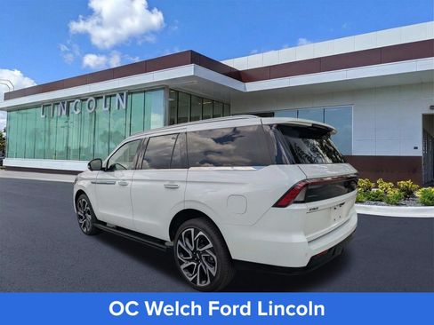 Certified 2026 Lincoln Navigator Reserve AWD/4WD image 4