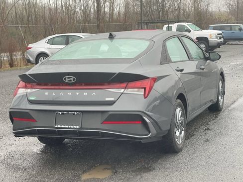 Used 2024 Hyundai Elantra Blue FWD image 15