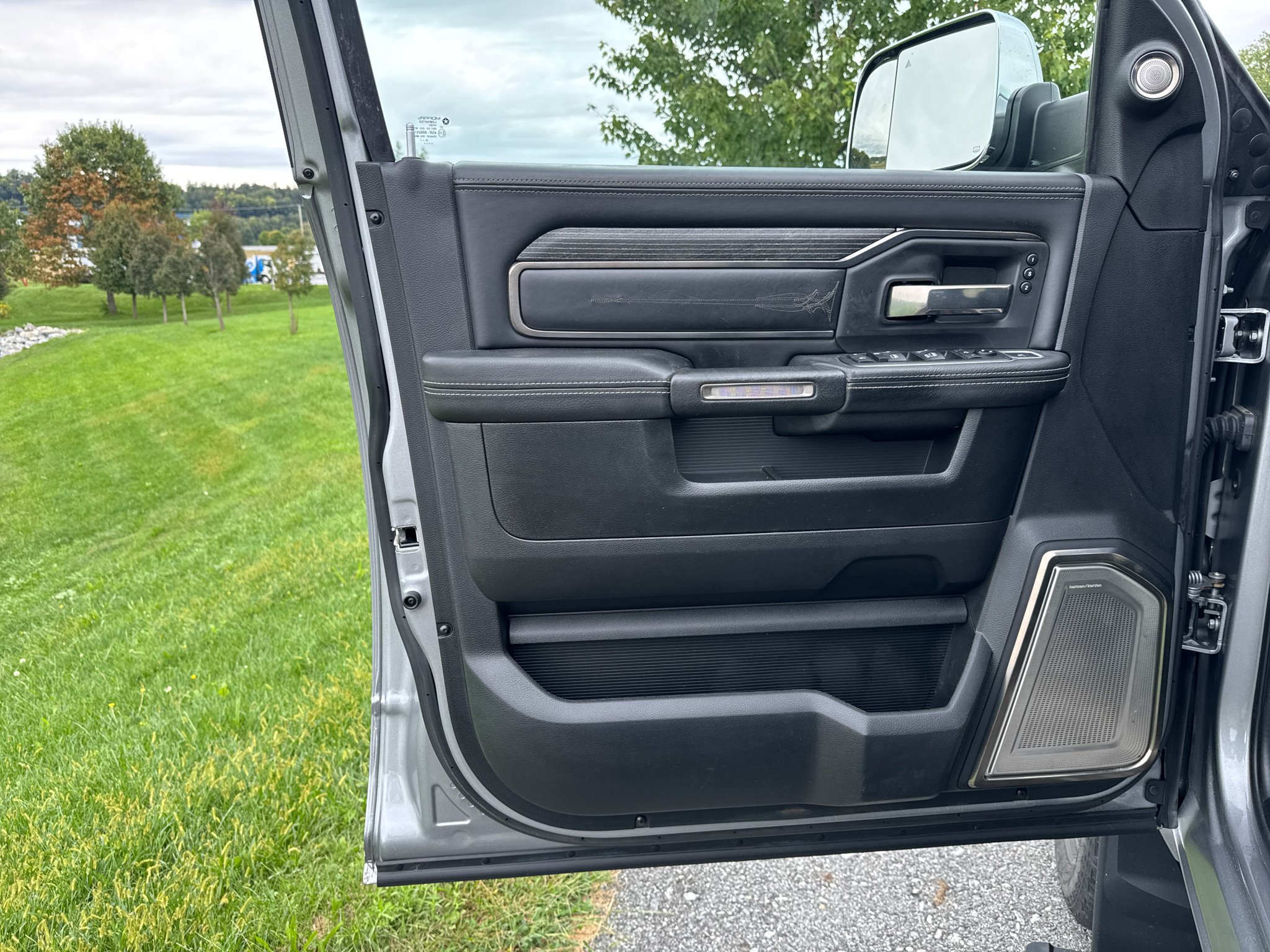 Used 2019 RAM 2500 Limited AWD/4WD image 29