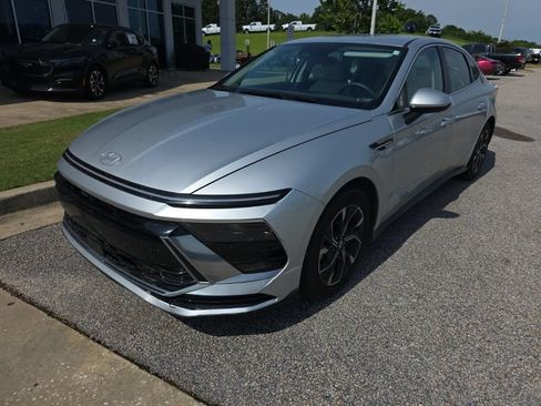 Used 2025 Hyundai Sonata SEL FWD image 2