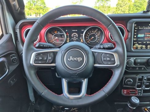 Used 2023 Jeep Wrangler Unlimited Rubicon AWD/4WD image 31