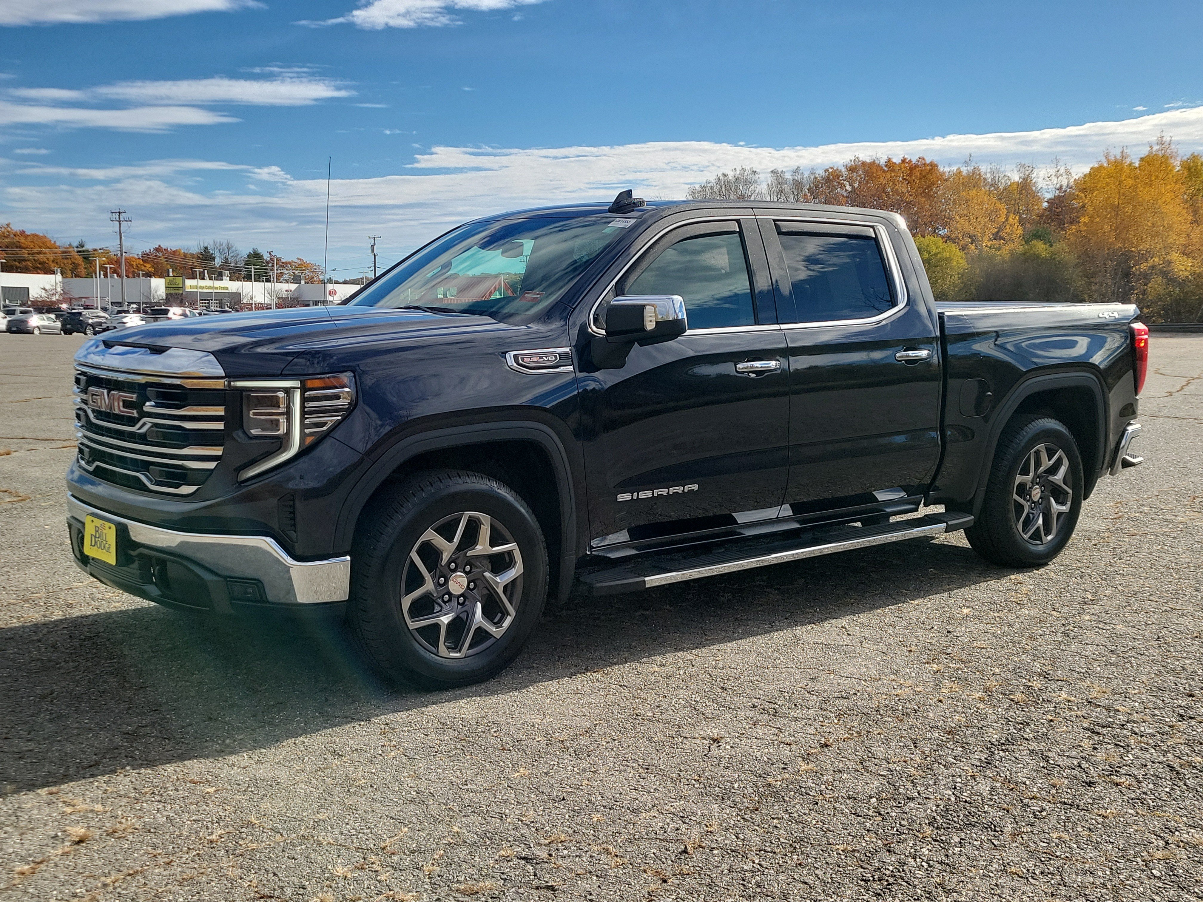 Used 2025 GMC Sierra 1500 SLT w/ SLT Premium Package AWD/4WD image 1