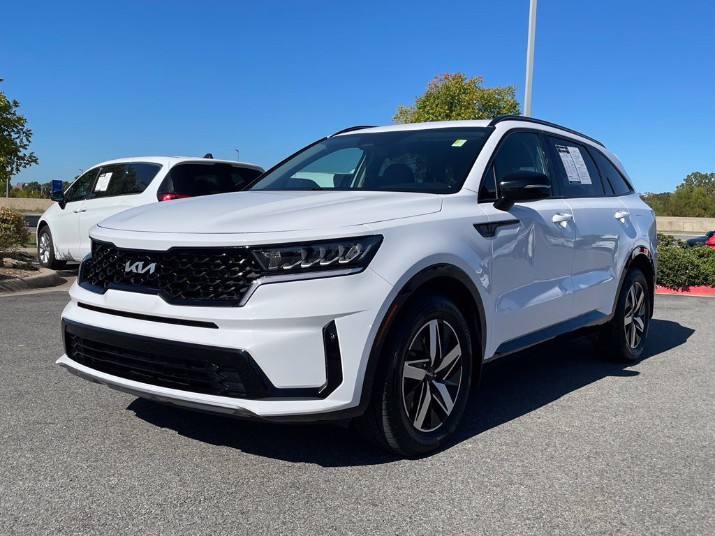 Certified 2023 Kia Sorento S FWD image 3