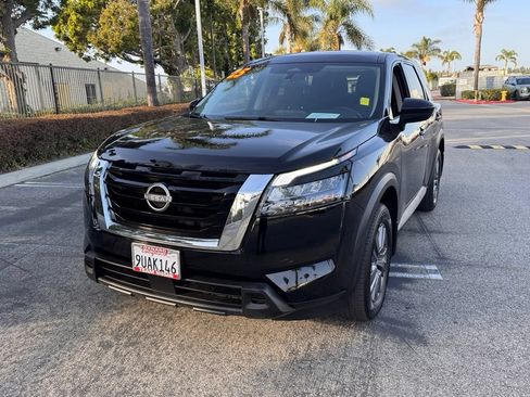 Certified 2025 Nissan Pathfinder S FWD image 4