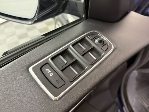 Used 2017 Jaguar F-PACE R-Sport image 11