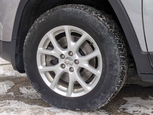 Used 2018 Jeep Cherokee Latitude w/ Cold Weather Group image 14