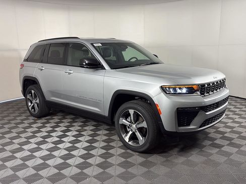New 2026 Jeep Grand Cherokee Limited AWD/4WD image 2