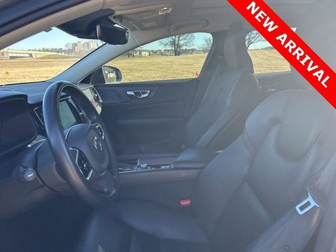 Used 2020 Volvo V60 T5 Momentum w/ Momentum Advanced Package image 12
