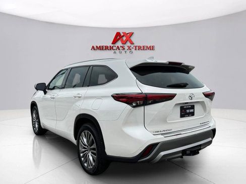 Used 2021 Toyota Highlander Platinum image 3