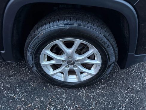 Used 2016 Jeep Cherokee Latitude w/ Comfort & Sound Group image 11