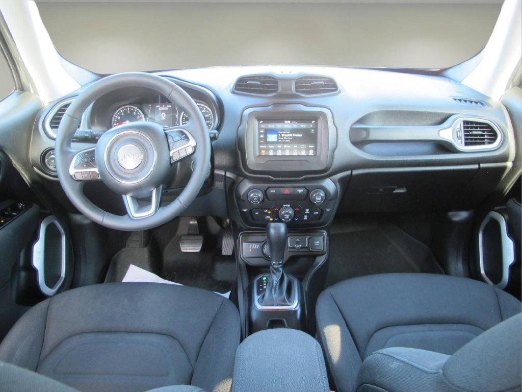 Used 2020 Jeep Renegade Latitude AWD/4WD image 22