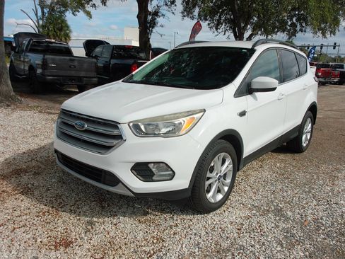 Used 2018 Ford Escape SE FWD image 1